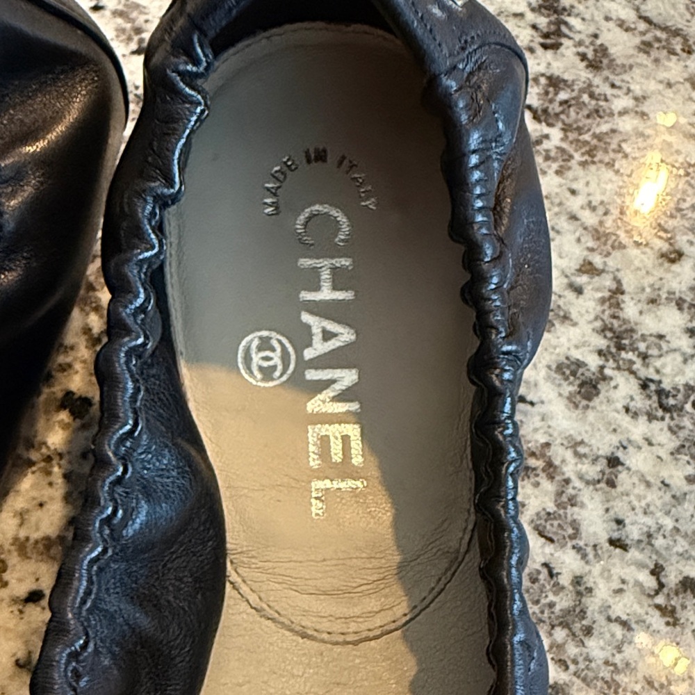 CHANEL Black Cap-Toe Ballet Flats with Gold CC - Picture 3 of 7